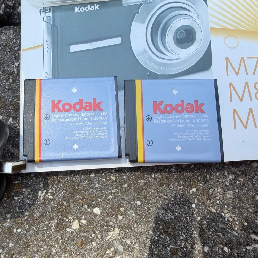Kodak EasyShare M863 Digital Camera Copper Rose Gold 8.2MP Good 3x Zoom Bundle